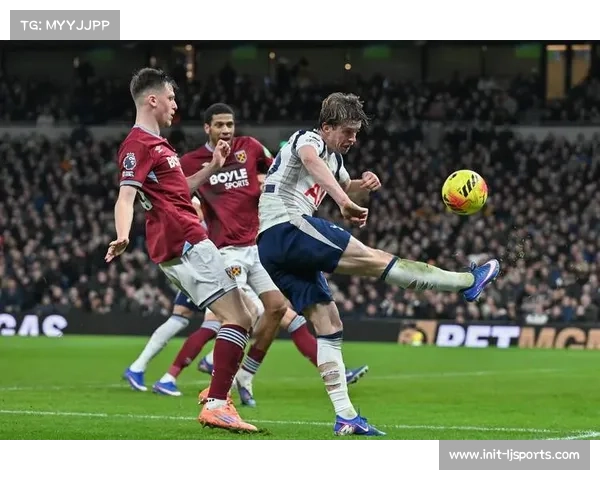 西汉姆2-1热刺，客场逆转取关键三分