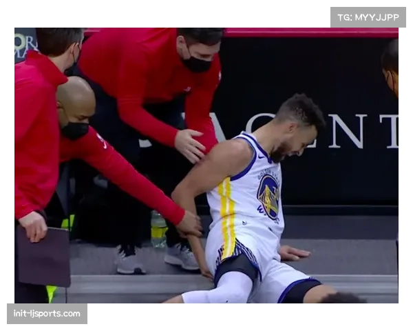 “板凳席的指挥官”：资深队医王蕾的赛场急救时刻